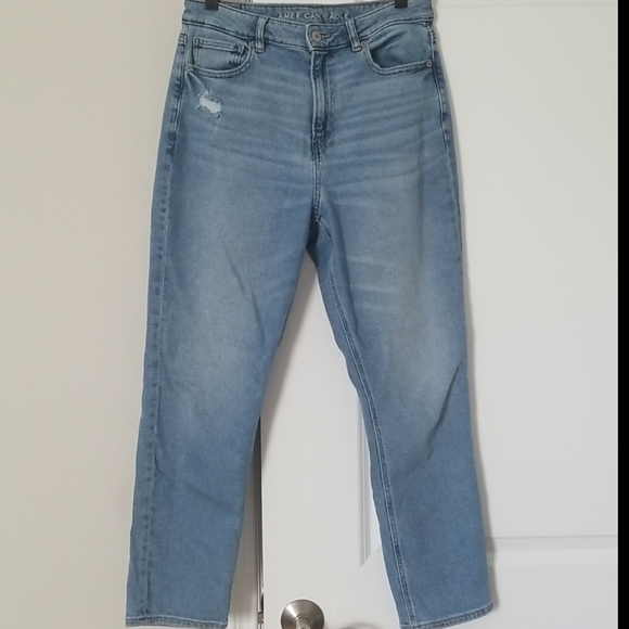 Mom Jeans American Eagle size 10 light wash - Picture 2 of 8